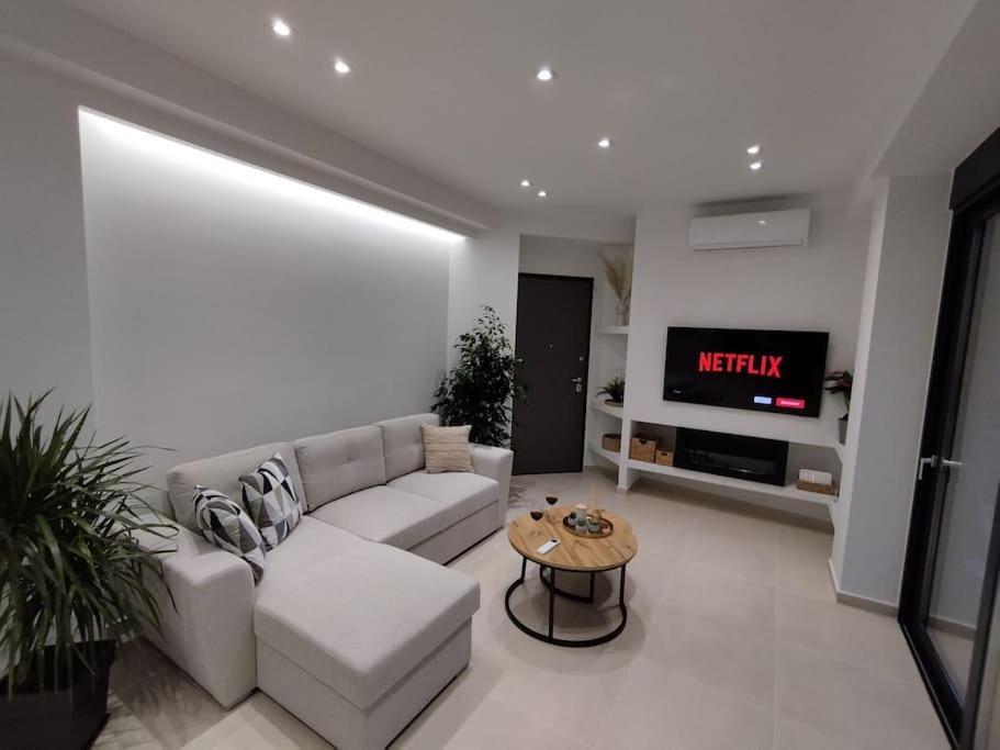 Floral Home 1 - Ground Floor Apt With Courtyard And Private Parking! Athènes Extérieur photo