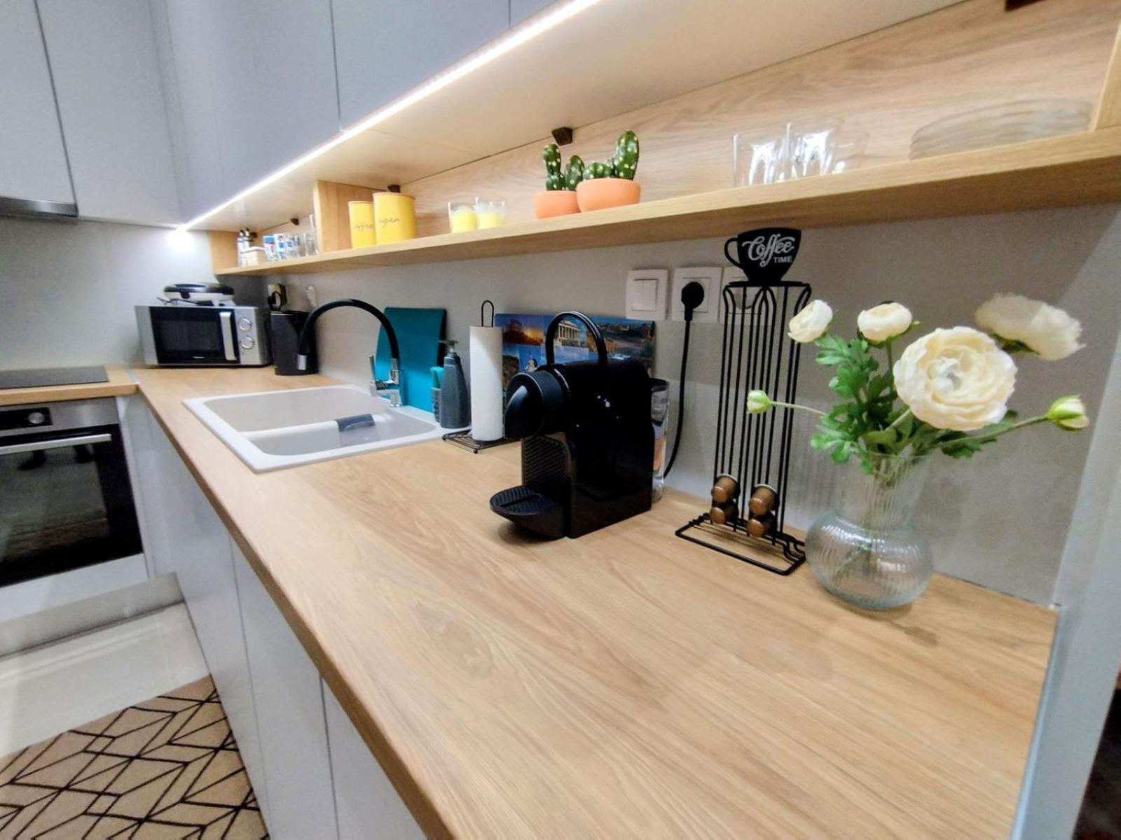 Floral Home 1 - Ground Floor Apt With Courtyard And Private Parking! Athènes Extérieur photo