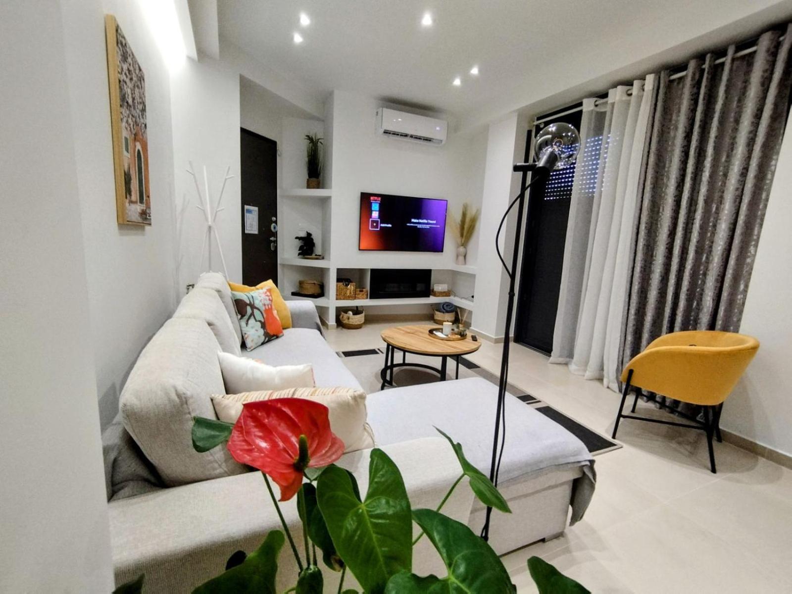Floral Home 1 - Ground Floor Apt With Courtyard And Private Parking! Athènes Extérieur photo
