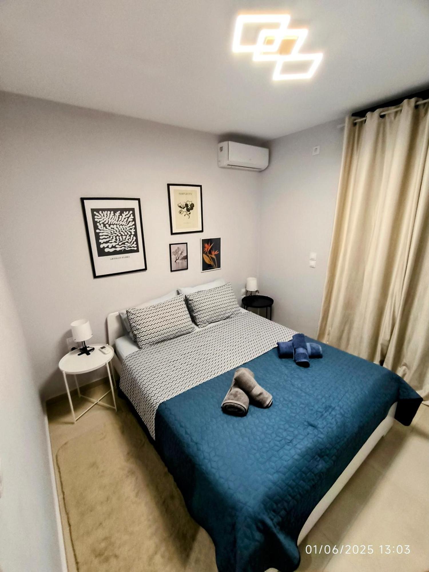 Floral Home 1 - Ground Floor Apt With Courtyard And Private Parking! Athènes Extérieur photo