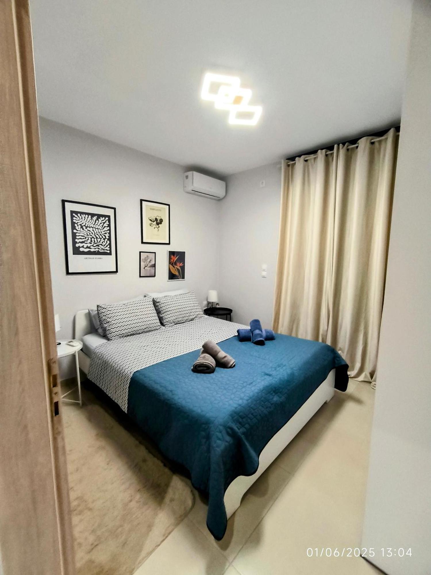 Floral Home 1 - Ground Floor Apt With Courtyard And Private Parking! Athènes Extérieur photo